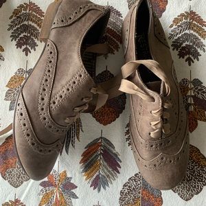 Womens Restricted Wingtip Oxford Flats